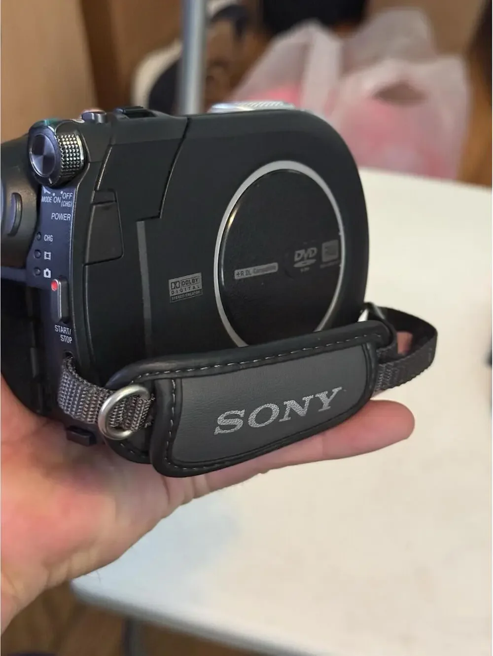 Sony Handycam DCR-DVD108 40x Optical Zoom DVD/DVD-RW 2.5in LCD ( READ )